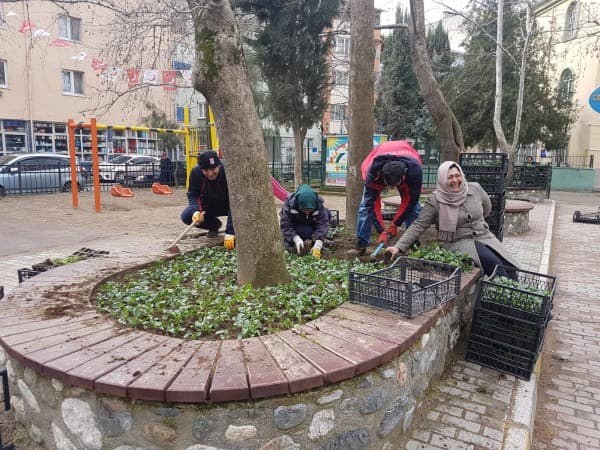 GÜRSU’NUN PARKLARI VE CADDELERİ ÇİÇEK AÇIYOR fotoğraf 6