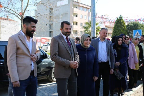 BAŞKAN MUSTAFA IŞIK , KARLARA İNAT ÇİÇEK AÇAN KARDELENDİR KADIN fotoğraf 1