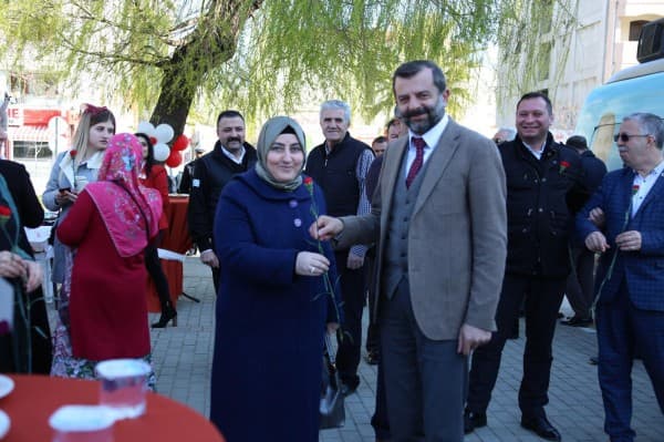 BAŞKAN MUSTAFA IŞIK , KARLARA İNAT ÇİÇEK AÇAN KARDELENDİR KADIN fotoğraf 2