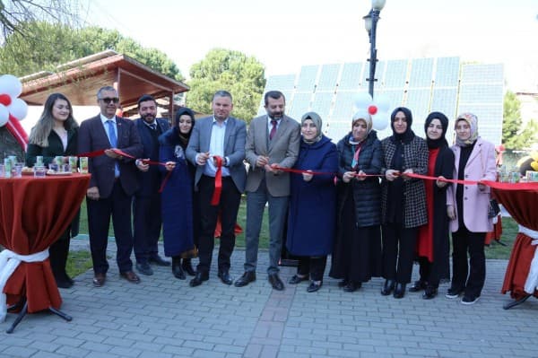 BAŞKAN MUSTAFA IŞIK , KARLARA İNAT ÇİÇEK AÇAN KARDELENDİR KADIN fotoğraf 4