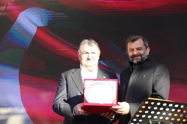 BAŞKAN IŞIK “DOĞADAKİ RENKLİLİK GİBİ KÜLTÜREL ÇEŞİTLİLİĞİMİZİN SİMGESİDİR NEVRUZ” fotoğraf 4