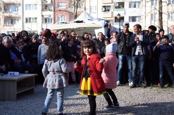 BAŞKAN IŞIK “DOĞADAKİ RENKLİLİK GİBİ KÜLTÜREL ÇEŞİTLİLİĞİMİZİN SİMGESİDİR NEVRUZ” fotoğraf 7