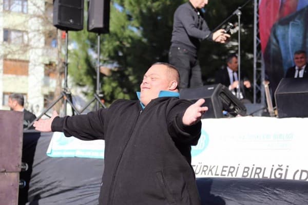 BAŞKAN IŞIK “DOĞADAKİ RENKLİLİK GİBİ KÜLTÜREL ÇEŞİTLİLİĞİMİZİN SİMGESİDİR NEVRUZ” fotoğraf 8