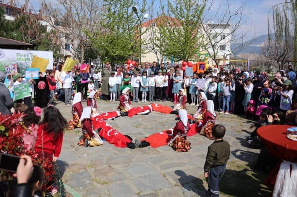 GÜRSULU ÖĞRENCİLER GERİ DÖNÜŞÜMLE DOĞAYI KORUYOR fotoğraf 10