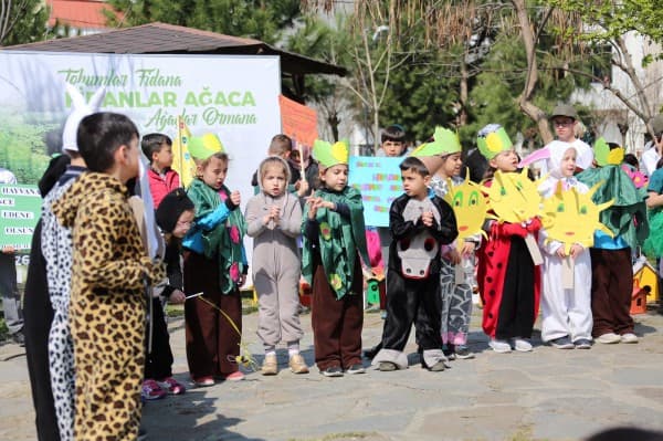 GÜRSULU ÖĞRENCİLER GERİ DÖNÜŞÜMLE DOĞAYI KORUYOR fotoğraf 18