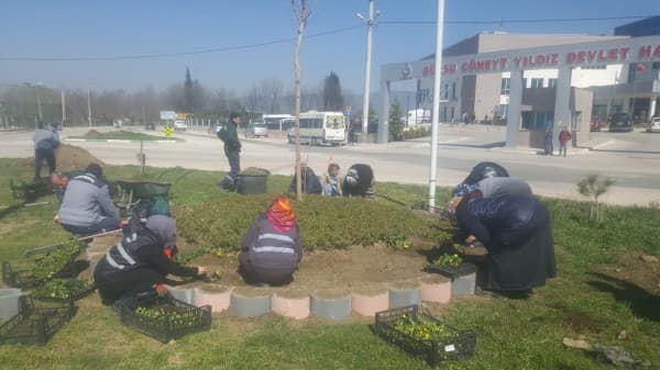 GÜRSU CÜNEYT YILDIZ DEVLET HASTANESİ’NE ÇEVRE DÜZENLEMESİ fotoğraf 2