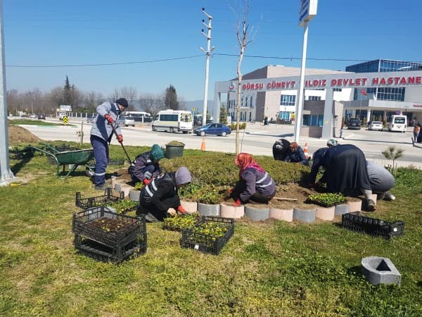 GÜRSU CÜNEYT YILDIZ DEVLET HASTANESİ’NE ÇEVRE DÜZENLEMESİ fotoğraf 8