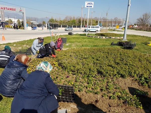 GÜRSU CÜNEYT YILDIZ DEVLET HASTANESİ’NE ÇEVRE DÜZENLEMESİ fotoğraf 16