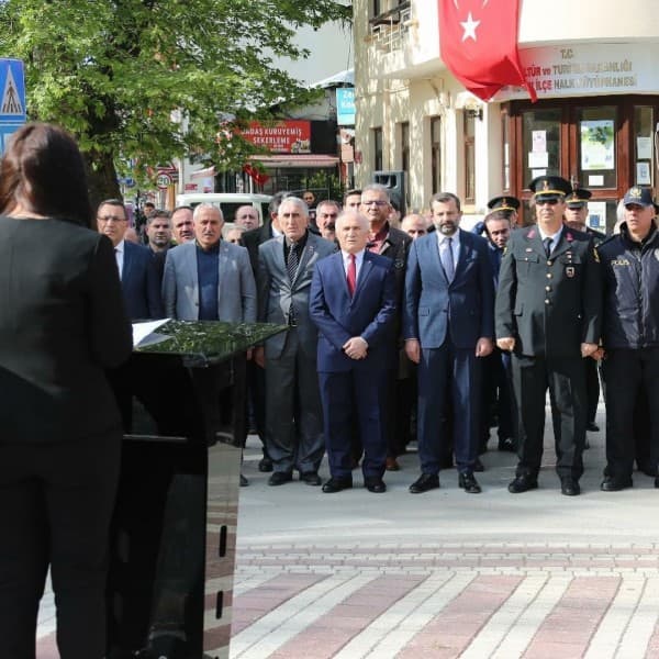 BAŞKAN MUSTAFA IŞIK’IN MAKAMINA ADAŞI ÖĞRENCİ OTURDU fotoğraf 1