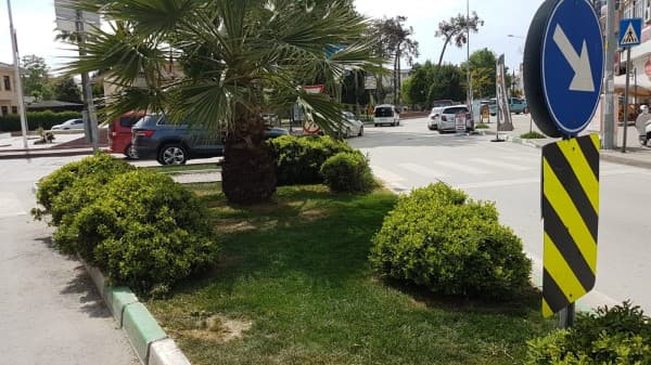 GÜRSU’NUN CADDE VE MEYDANLARINA YAZ FERAHLIĞI fotoğraf 1