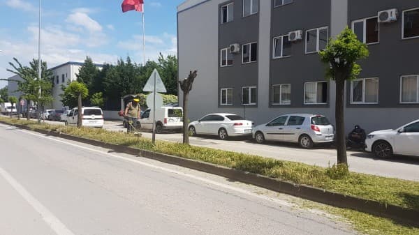 GÜRSU’NUN CADDE VE MEYDANLARINA YAZ FERAHLIĞI fotoğraf 2