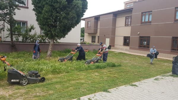 GÜRSU’NUN CADDE VE MEYDANLARINA YAZ FERAHLIĞI fotoğraf 4