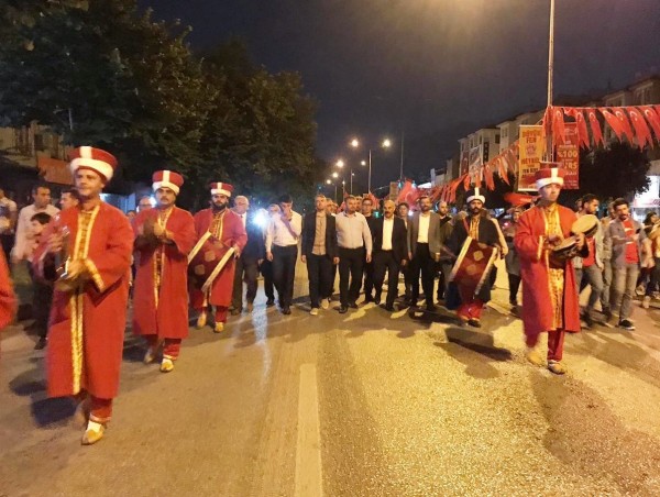 GÜRSULULAR DEMOKRASİ VE MİLLİ BİRLİK İÇİN MEYDANLARDA KENETLENDİ fotoğraf 2