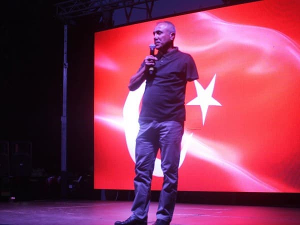 GÜRSULULAR DEMOKRASİ VE MİLLİ BİRLİK İÇİN MEYDANLARDA KENETLENDİ fotoğraf 9
