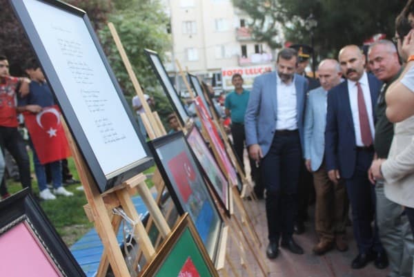 GÜRSULULAR DEMOKRASİ VE MİLLİ BİRLİK İÇİN MEYDANLARDA KENETLENDİ fotoğraf 18