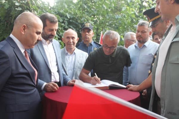GÜRSULULAR DEMOKRASİ VE MİLLİ BİRLİK İÇİN MEYDANLARDA KENETLENDİ fotoğraf 20