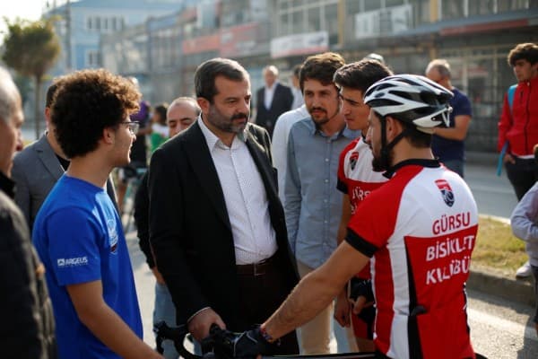 GÜRSU SOKAKLARINDA BİSİKLETÇİLERİN RÜZGARI ESTİ fotoğraf 1