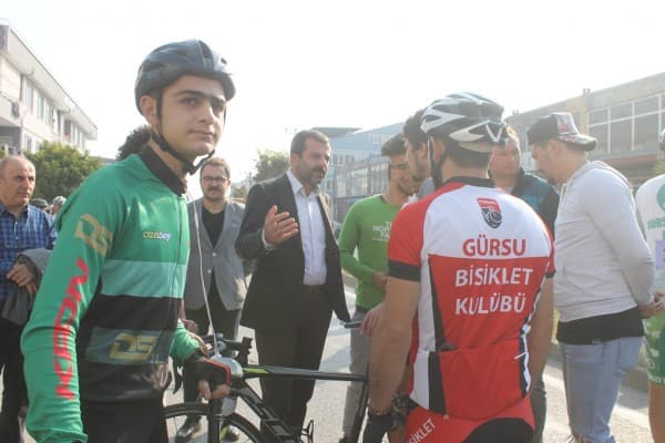GÜRSU SOKAKLARINDA BİSİKLETÇİLERİN RÜZGARI ESTİ fotoğraf 3