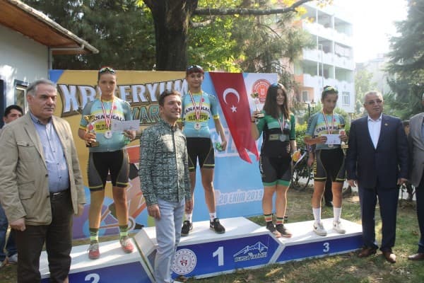 GÜRSU SOKAKLARINDA BİSİKLETÇİLERİN RÜZGARI ESTİ fotoğraf 17