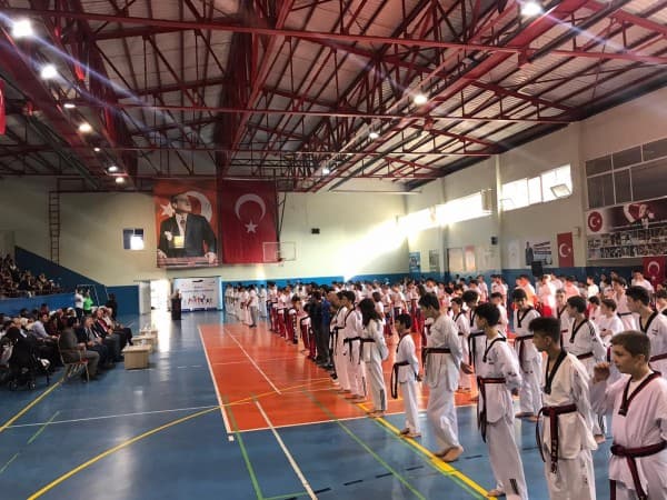 GÜRSULU BAŞARILI SPORCULAR ÖDÜLLENDİRİLDİ fotoğraf 2
