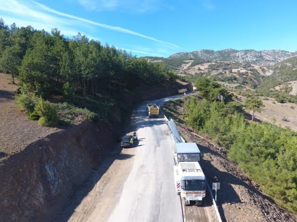 GÜRSU TOKİ YOLU ÇALIŞMALARI DEVAM EDİYOR fotoğraf 1