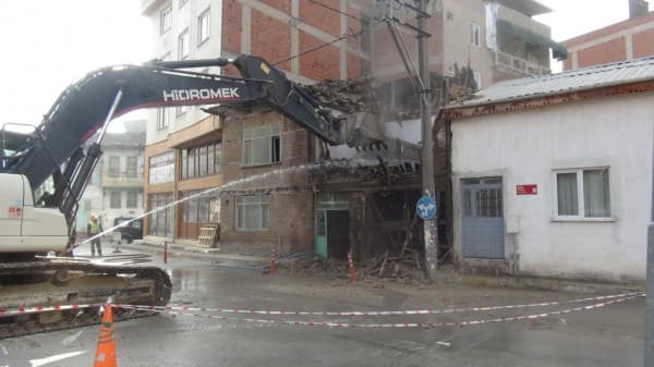 GÜRSU METRUK BİNALARDAN ARINDIRILIYOR fotoğraf 4