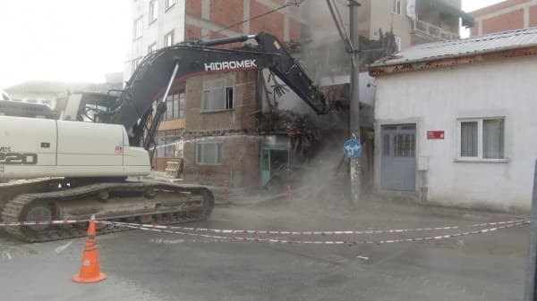 GÜRSU METRUK BİNALARDAN ARINDIRILIYOR fotoğraf 3