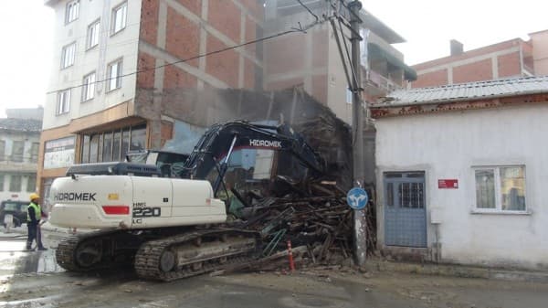 GÜRSU METRUK BİNALARDAN ARINDIRILIYOR fotoğraf 1