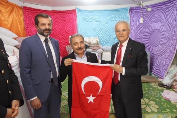 GÜRSU’DA CUMHURİYET’İN COŞKUSU SOKAKLARI AYDINLATTI fotoğraf 1