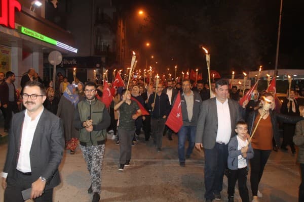 GÜRSU’DA CUMHURİYET’İN COŞKUSU SOKAKLARI AYDINLATTI fotoğraf 5
