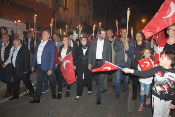 GÜRSU’DA CUMHURİYET’İN COŞKUSU SOKAKLARI AYDINLATTI fotoğraf 6