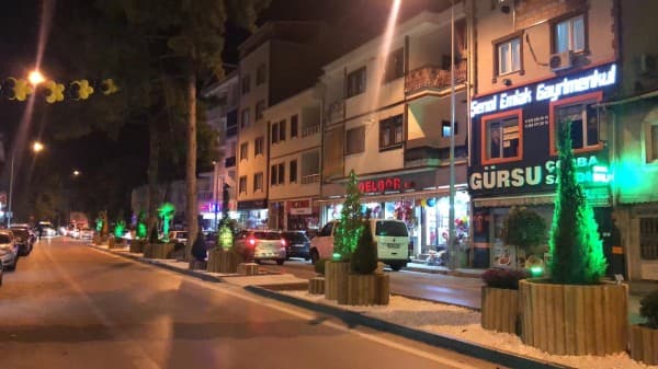 GÜRSU’NUN TARİHİ ATATÜRK CADDESİ IŞILDIYOR fotoğraf 12