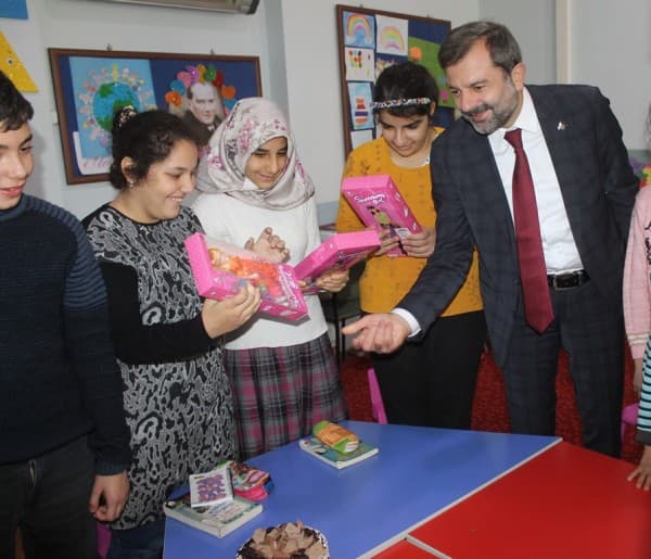 BAŞKAN MUSTAFA IŞIK : “ENGELSİZ HAYALLERLE ENGELLERİ HEP BİRLİKTE AŞACAĞIMIZ GÜZEL YARINLAR DİLİYORUM” fotoğraf 3