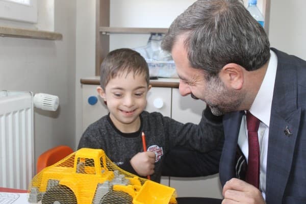 BAŞKAN MUSTAFA IŞIK : “ENGELSİZ HAYALLERLE ENGELLERİ HEP BİRLİKTE AŞACAĞIMIZ GÜZEL YARINLAR DİLİYORUM” fotoğraf 5