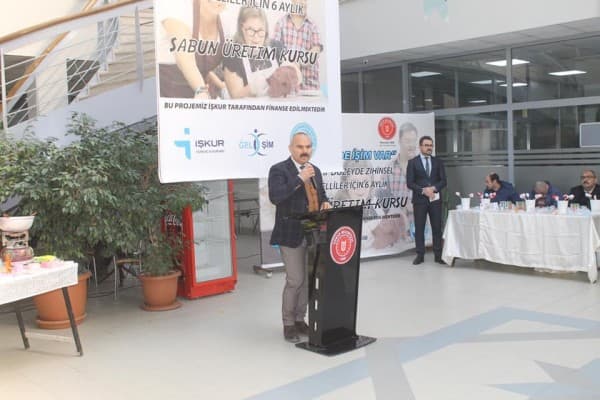 BAŞKAN MUSTAFA IŞIK “ASIL ENGEL AKIL VE KALPTE OLUŞTURULAN DUVARLARDIR” fotoğraf 3
