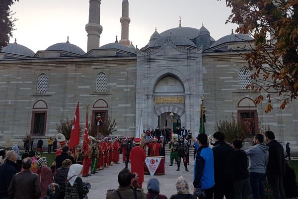 ŞEHRİN TAM KALBİNDE, TAM VAKTİNDE ETKİNLİKLERİ SÜRÜYOR fotoğraf 1