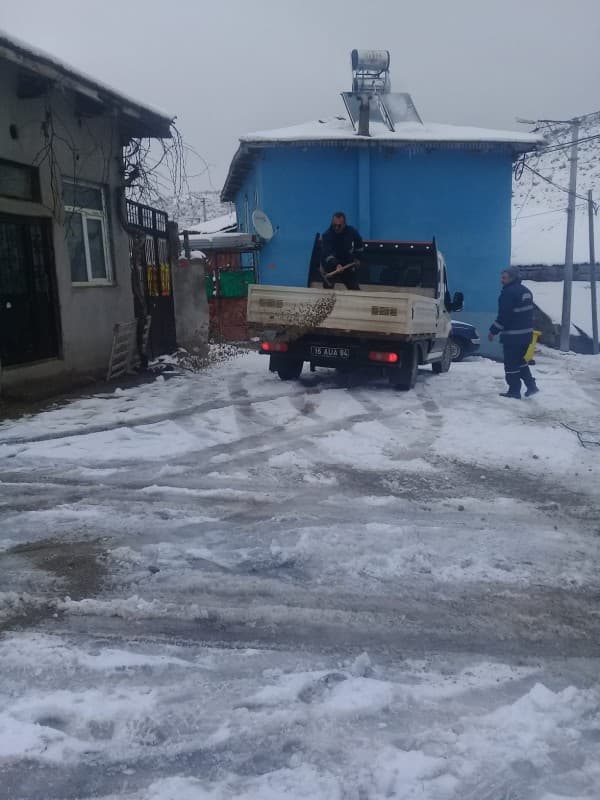 GÜRSU’NUN DAĞ YOLLARINDA KARLA MÜCADELE fotoğraf 1