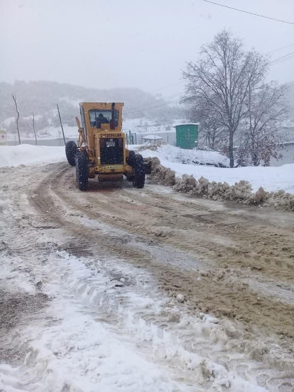 GÜRSU’NUN DAĞ YOLLARINDA KARLA MÜCADELE fotoğraf 13