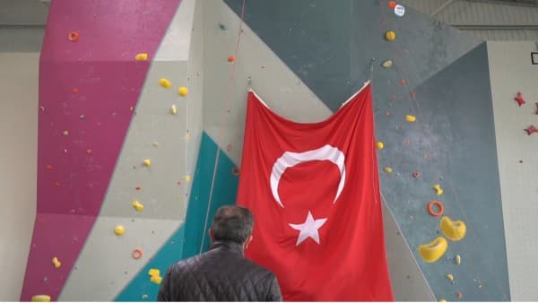 GÜRSU’DA GENÇ SPORCULAR TÜRK BAYRAĞI’NA SAHİP ÇIKTI fotoğraf 20