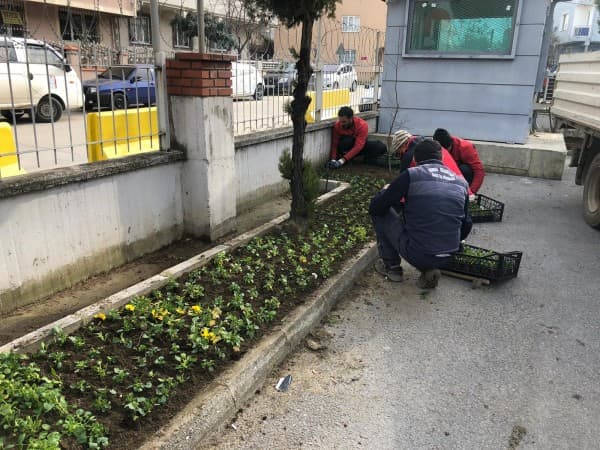 GÜRSU BELEDİYESİ KAMU KURUMLARINA BAKIM HİZMETİ SUNUYOR fotoğraf 2