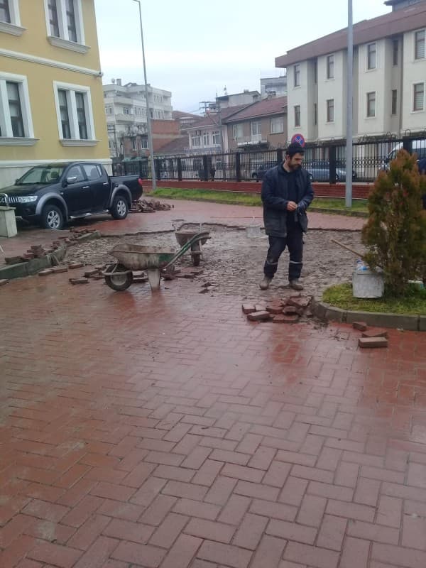 GÜRSU BELEDİYESİ KAMU KURUMLARINA BAKIM HİZMETİ SUNUYOR fotoğraf 5