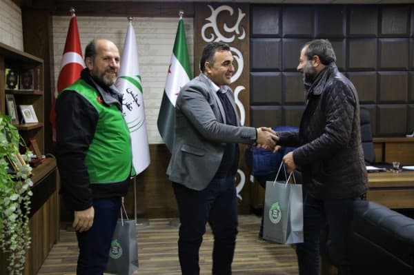 SURİYE’DE YÜREKLERE DOKUNAN BELEDİYE BAŞKANI fotoğraf 1