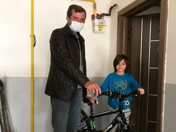 BAŞKAN MUSTAFA IŞIK : “ÇOCUKLARIMIZIN GÖZLERİNDEKİ BAYRAM IŞILTISI HİÇ SÖNMESİN” fotoğraf 1