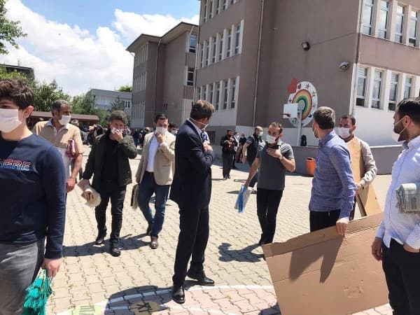 GÜRSULULAR YENİ NORMALLERLE CUMA NAMAZINI KILDI fotoğraf 3