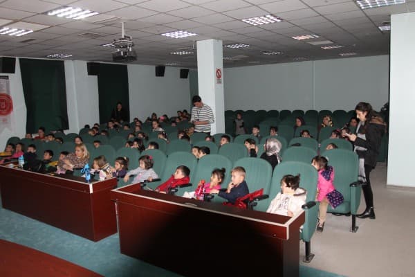 GÜRSULU MİNİKLERİN KARAGÖZ NEŞESİ fotoğraf 1