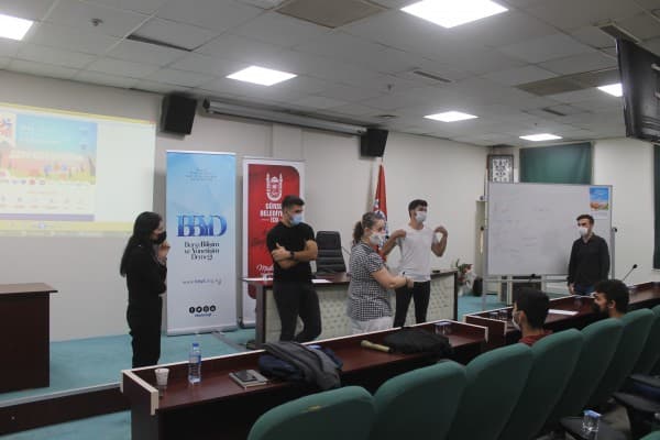 GÜRSU’DA “GENÇ ZİHİNLER GELECEĞE YÖN VEREN FİKİRLER KAMPI” BAŞLADI fotoğraf 4