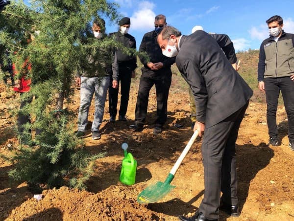 BAŞKAN MUSTAFA IŞIK : “GELECEĞİMİZ NEFESSİZ KALMASIN DİYE FİDANLARI TOPRAKLA BULUŞTURDUK” fotoğraf 5