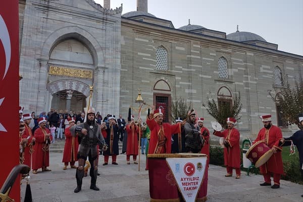 ŞEHRİN TAM KALBİNDE fotoğraf 3