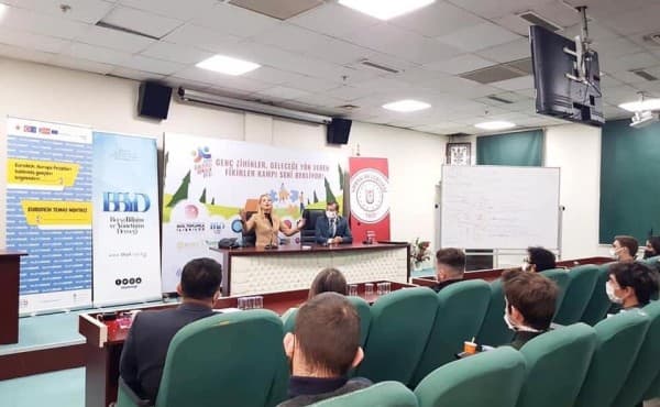 GENÇLERİN FİKİRLERİ TECRÜBELERİN PUSULASIYLA YÖN BULUYOR fotoğraf 3