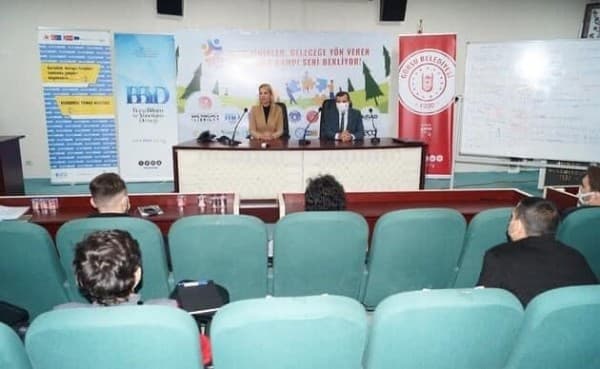 GENÇLERİN FİKİRLERİ TECRÜBELERİN PUSULASIYLA YÖN BULUYOR fotoğraf 1